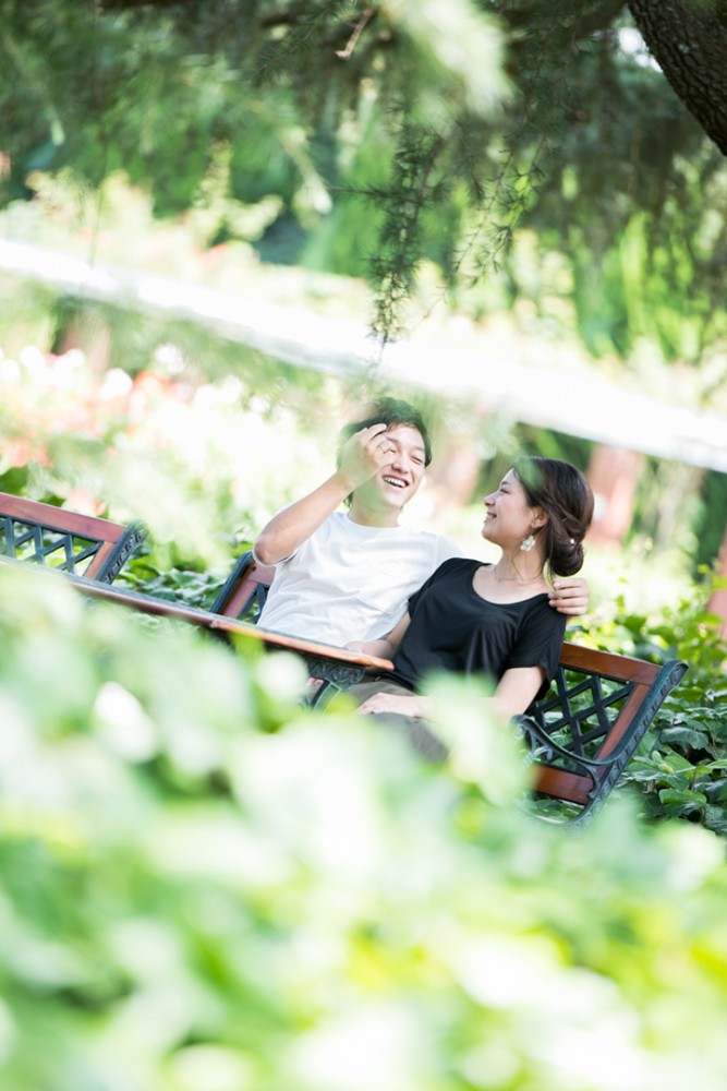 京都の植物園でのエンゲージメントフォト
