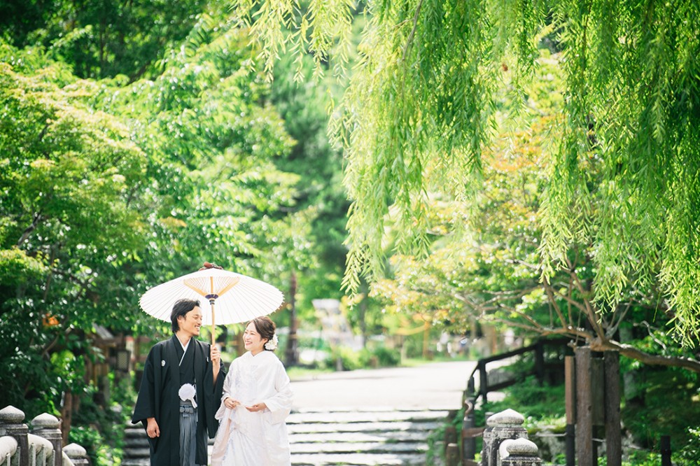 柳しだれる京都は東山での和装の撮影