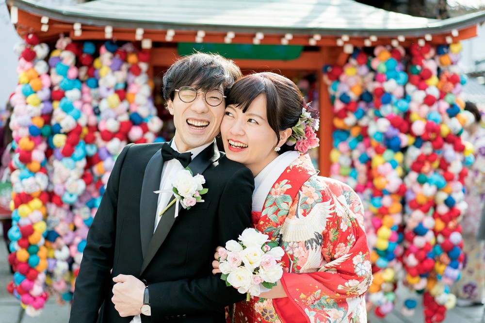 庚申堂で笑顔満点の和装前撮り写真