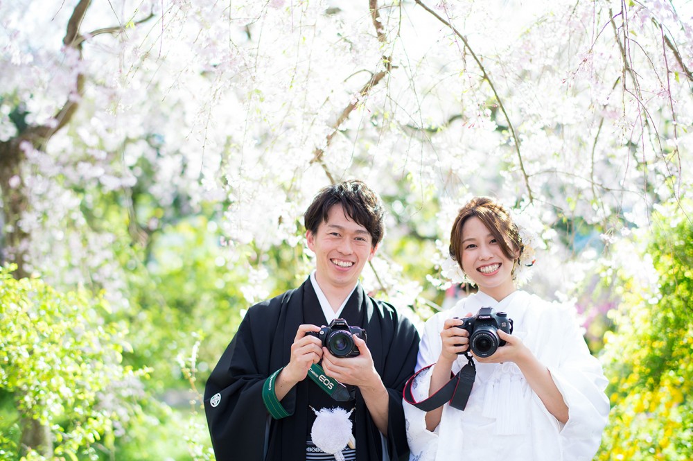 カメラ好きの新郎新婦。京都の美翔苑より
