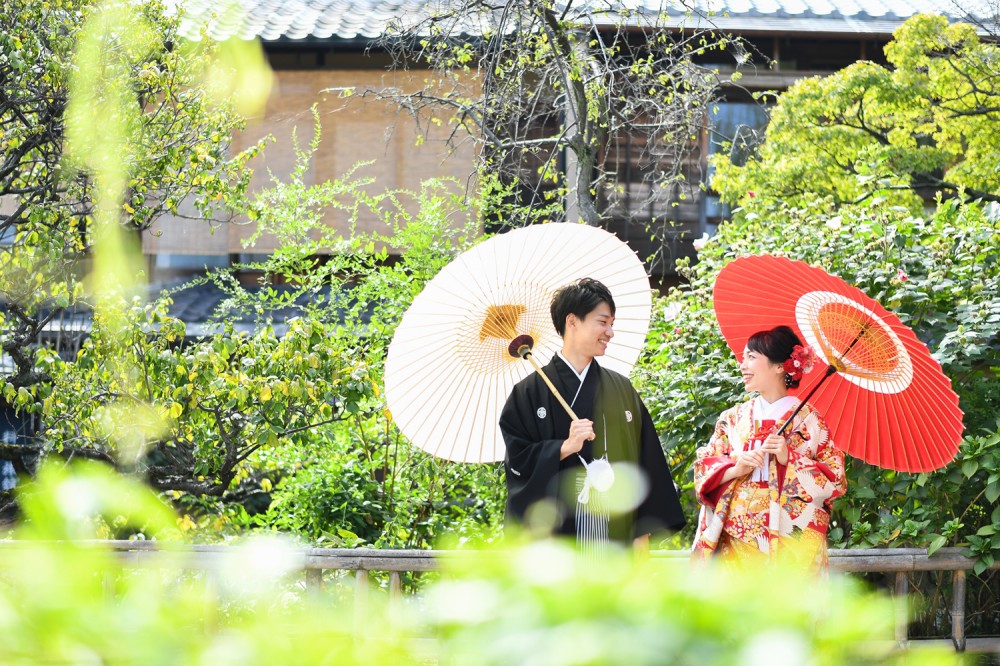 和傘で花嫁花婿和装撮影