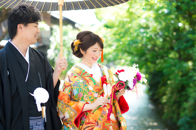 ブーケを持つ花嫁