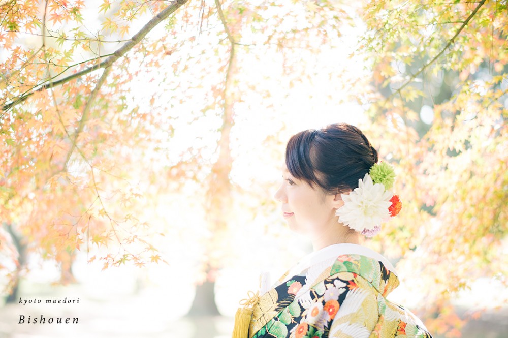 もみじに囲まれた花嫁