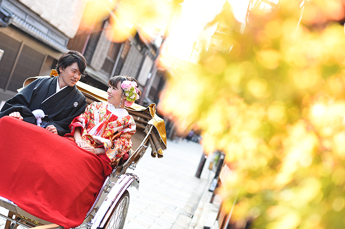 京都和装前撮りの紅葉と人力車