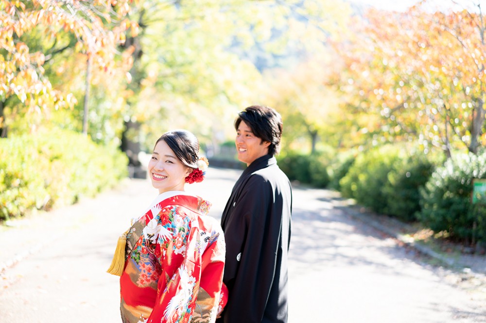 京都の公園で前撮り撮影のTさんとKさん